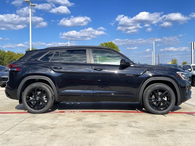 2026 Volkswagen Atlas Cross Sport 2.0T SEL R-Line Black