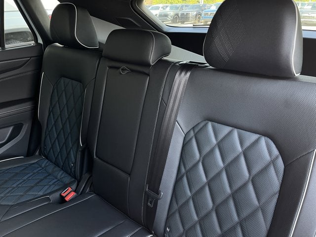 2025 Volkswagen Atlas Cross Sport 2.0T SEL Premium R-Line