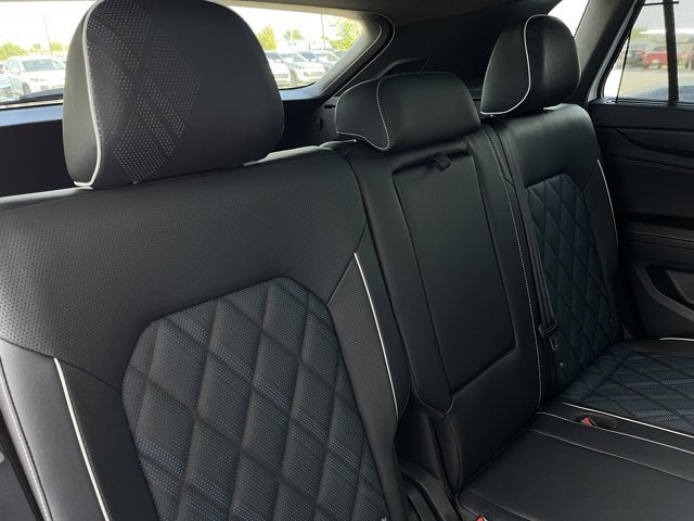 2025 Volkswagen Atlas Cross Sport 2.0T SEL Premium R-Line