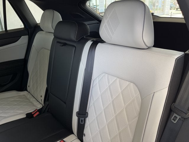 2025 Volkswagen Atlas Cross Sport 2.0T SEL Premium R-Line