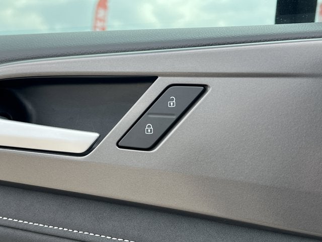 2025 Volkswagen Taos 1.5T SE Black