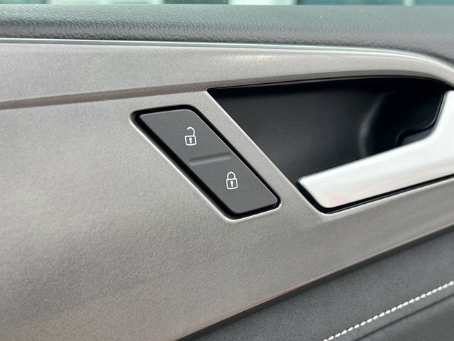 2025 Volkswagen Taos 1.5T SE Black