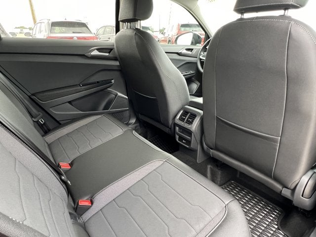 2025 Volkswagen Taos 1.5T SE Black