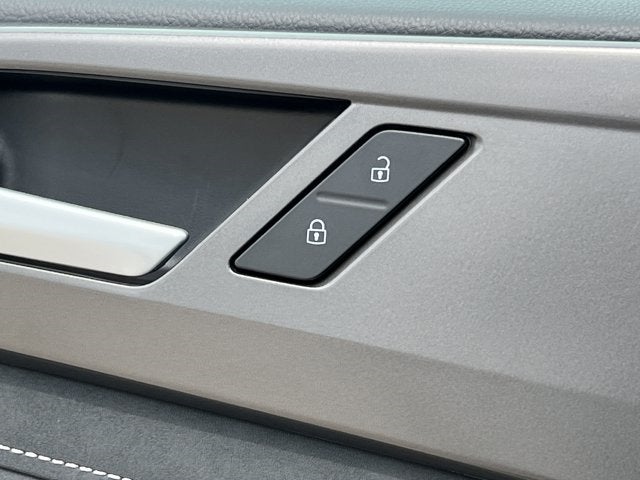 2025 Volkswagen Taos 1.5T SE Black