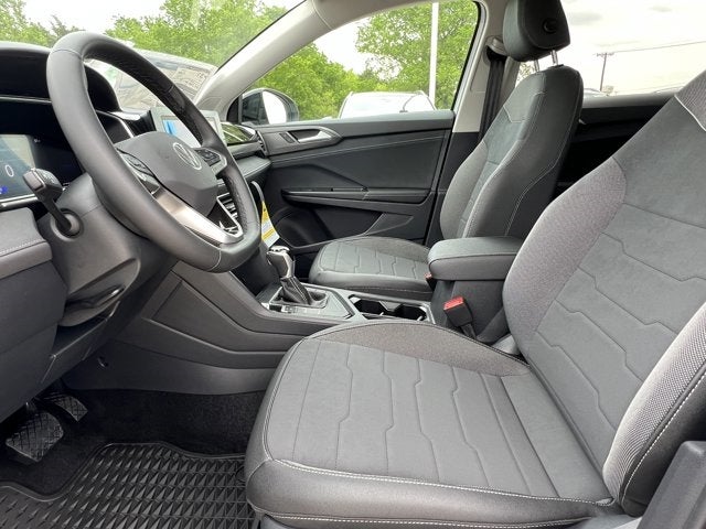 2025 Volkswagen Taos 1.5T SE Black