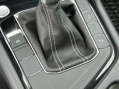 2025 Volkswagen Taos 1.5T SE Black