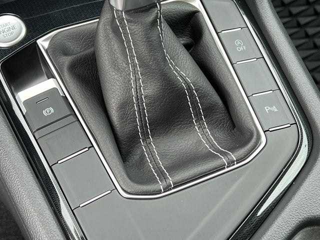 2025 Volkswagen Taos 1.5T SE Black