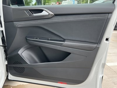 2025 Volkswagen Taos 1.5T SE Black