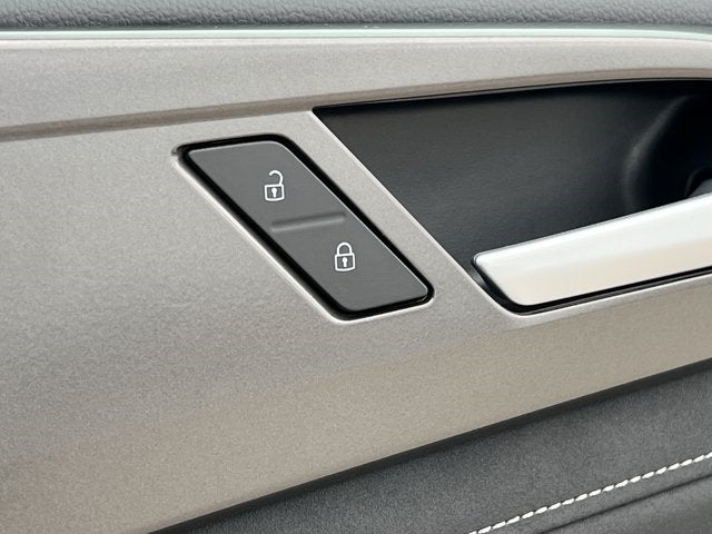 2025 Volkswagen Taos 1.5T SE Black