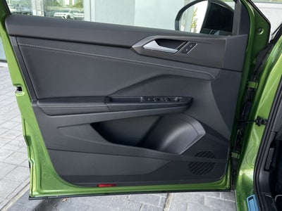 2026 Volkswagen Taos 1.5T SE Black