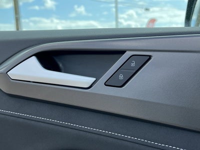 2025 Volkswagen Taos 1.5T SE Black