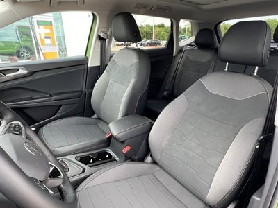 2025 Volkswagen Taos 1.5T SE Black