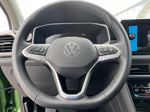 2025 Volkswagen Taos 1.5T SE Black