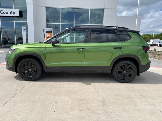 2025 Volkswagen Taos 1.5T SE Black