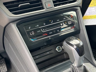 2025 Volkswagen Taos 1.5T SE Black