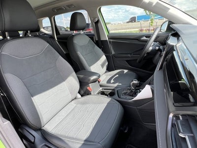 2025 Volkswagen Taos 1.5T SE Black