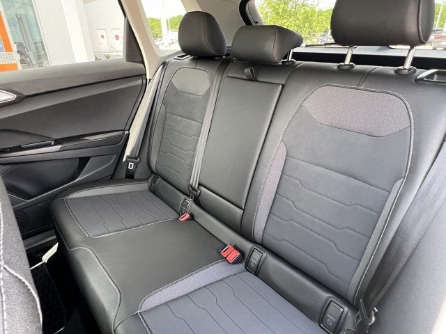 2025 Volkswagen Taos 1.5T SE Black