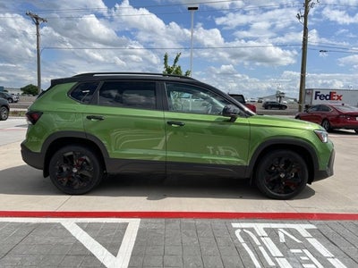 2025 Volkswagen Taos 1.5T SE Black