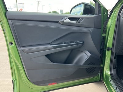 2025 Volkswagen Taos 1.5T SE Black