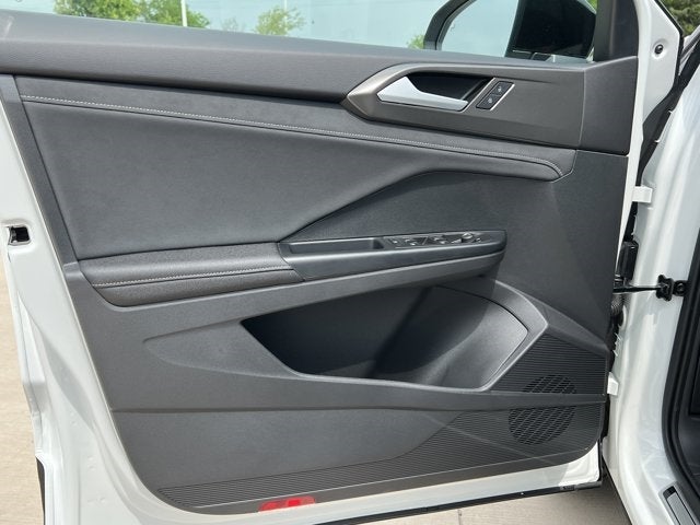 2025 Volkswagen Taos 1.5T SE Black