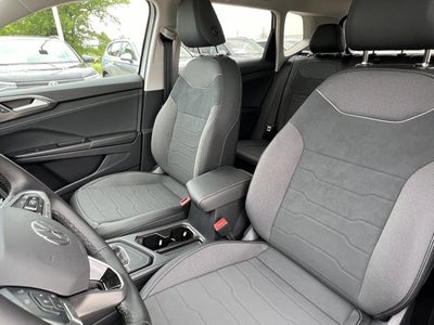 2025 Volkswagen Taos 1.5T SE Black