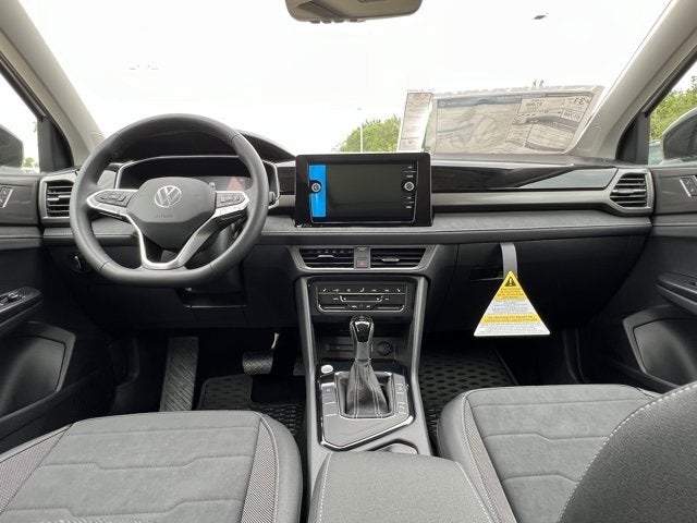 2025 Volkswagen Taos 1.5T SE Black