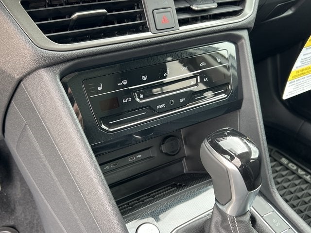 2025 Volkswagen Taos 1.5T SE Black