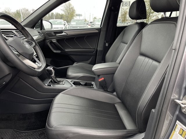 2023 Volkswagen Tiguan SE R-Line Black