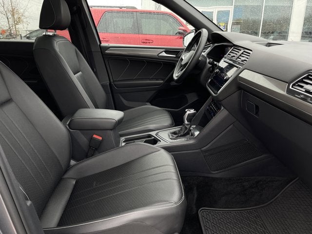 2023 Volkswagen Tiguan SE R-Line Black