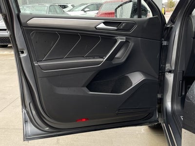 2023 Volkswagen Tiguan SE R-Line Black