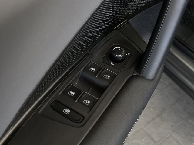 2025 Volkswagen Tiguan SE R-Line Black