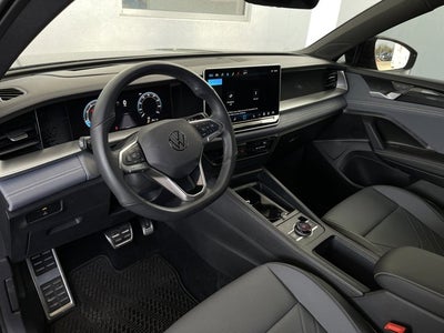 2025 Volkswagen Tiguan SE R-Line Black