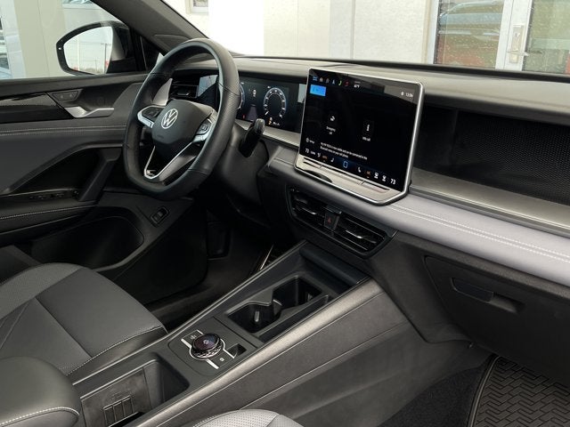 2025 Volkswagen Tiguan SE R-Line Black