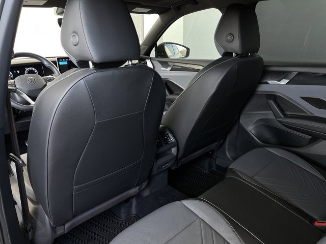 2025 Volkswagen Tiguan SE R-Line Black