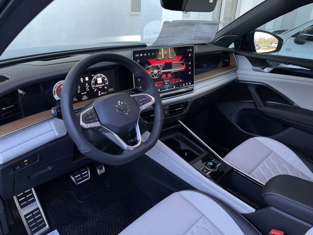 2026 Volkswagen Tiguan 2.0T SEL R-Line