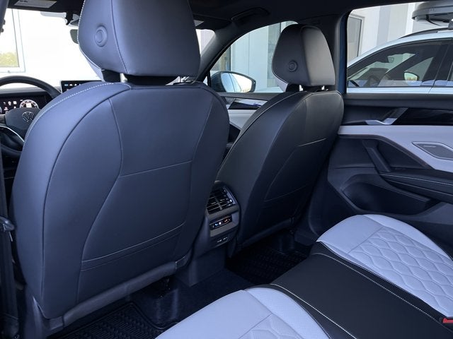 2026 Volkswagen Tiguan 2.0T SEL R-Line