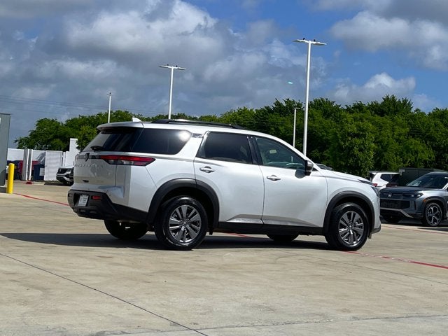 2024 Nissan Pathfinder SV